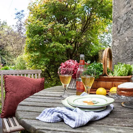 Finest Retreats - Garden Holiday home *
