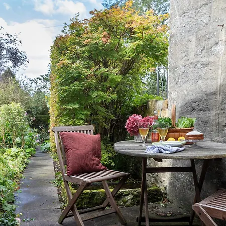Finest Retreats - Garden Holiday home
