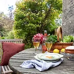Finest Retreats - Garden Holiday home *